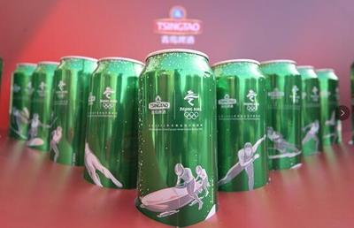 青島啤酒'燈塔工廠'啟動定制冬奧冰雪罐，文化傳播新篇章